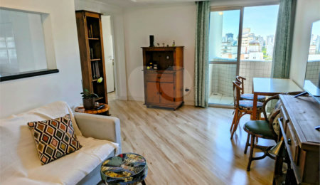 Apartamento à venda com 3 quartos, sendo 1 suíte,  em Campo Belo, São Paulo, SP