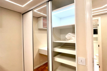Apartamento à venda com 3 quartos, sendo 1 suíte, em Alto da Boa Vista, São Paulo, SP