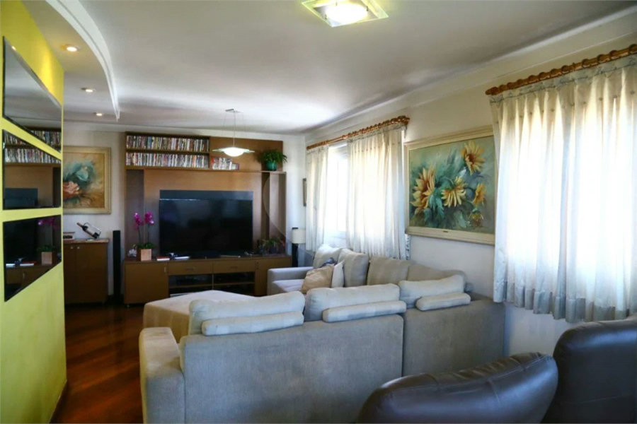 Apartamento à venda com 3 quartos, sendo 1 suíte, e 4 banheiros no total.