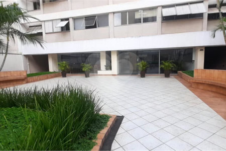 Apartamento de 2 quartos à venda perto do Metrô Paraíso! Excelente localização!