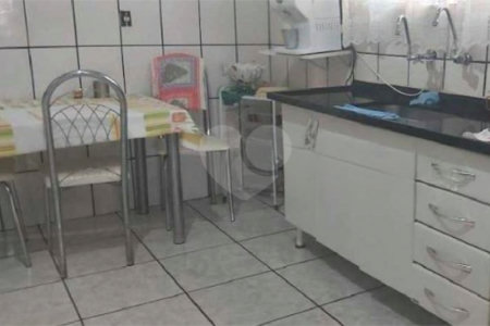 Casa térrea para venda na Vila Faria.
