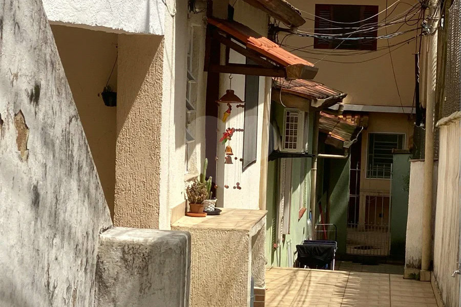Terreno 10 X 30m,ideal para construtor, com casa principal, mais 3 casas no mesmo terreno e gerando renda, em Perdizes - São Paulo