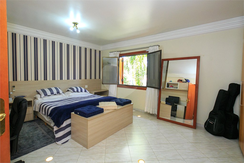 Casa Térrea à venda com 4 suítes em Jardim Marajoara, São Paulo, SP