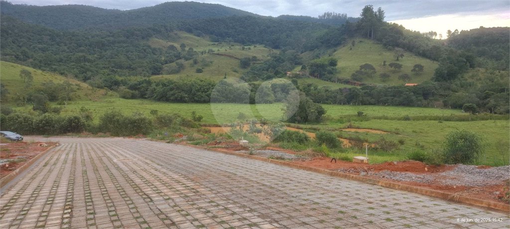 Terrenos de 300 metros em condomínio fechado e prontos para construir na região de Atibaia