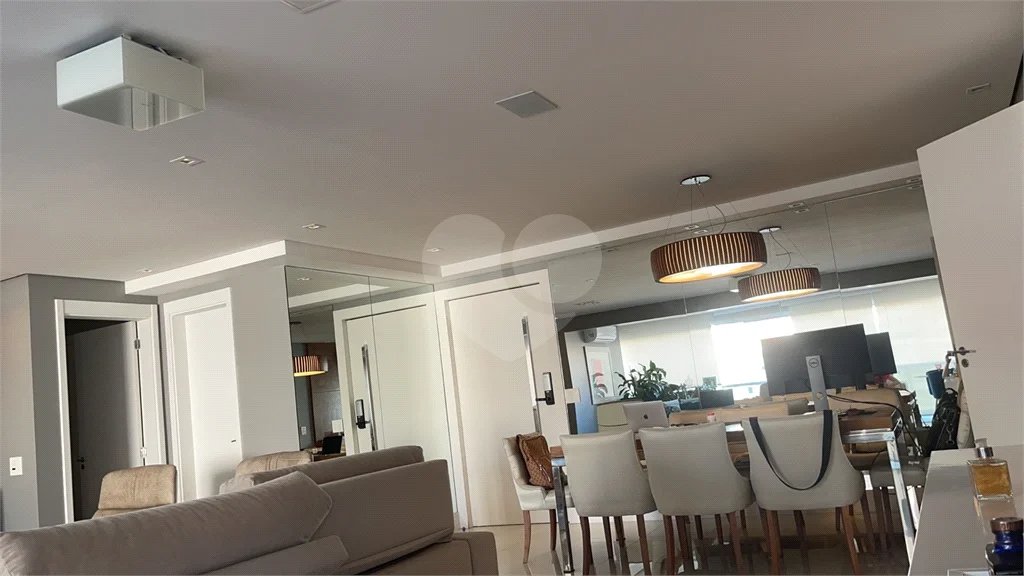 Apartamento na Mooca com 204 m² com vista maravilhosa, sendo 3 suítes e 4vagas.