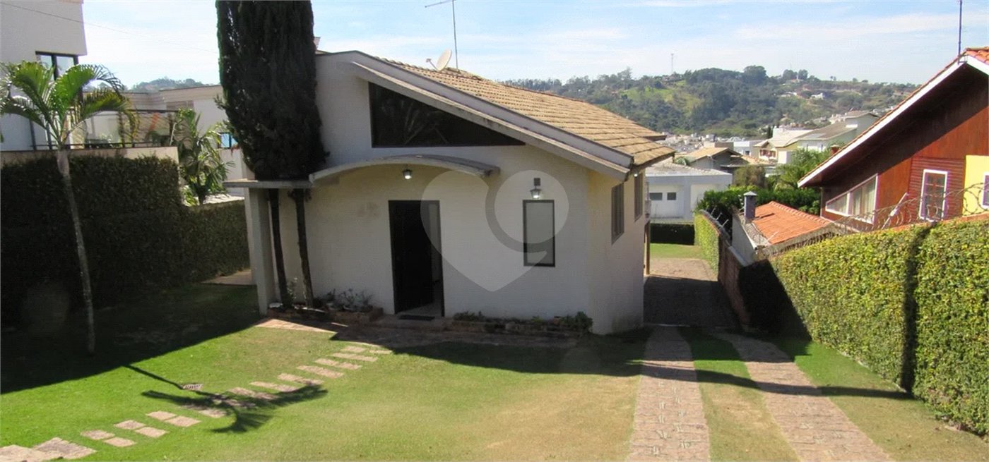Casa assobradada à venda no Jardim Panorama – Vinhedo/SP