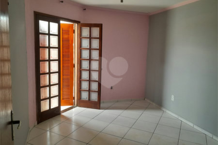 Sobrado á venda, com 03 Dormitórios, em Ibaté.