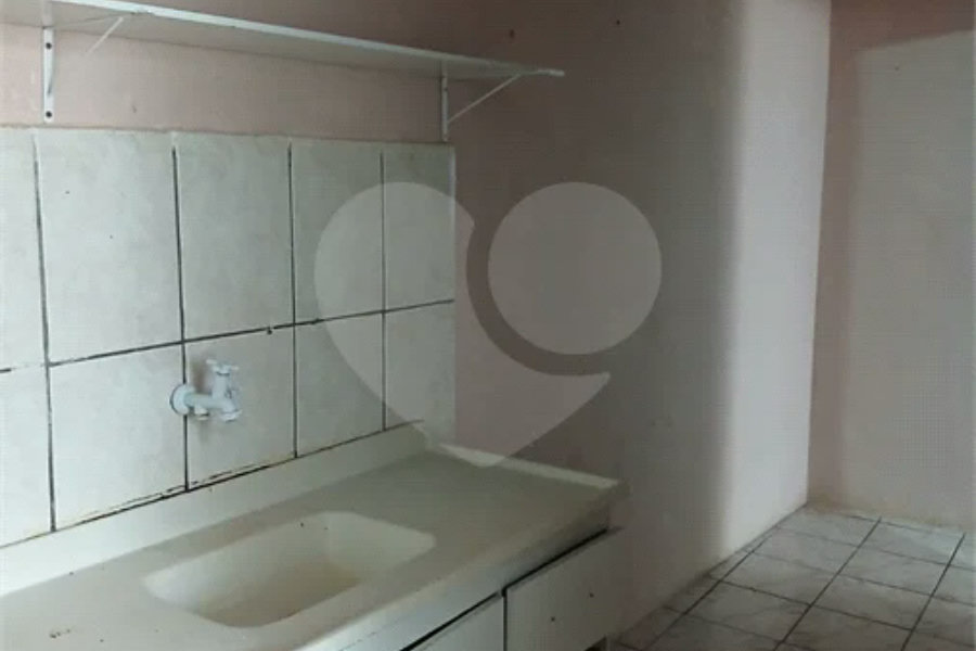 Terreno com Duas Casas – Oportunidade com Renda!