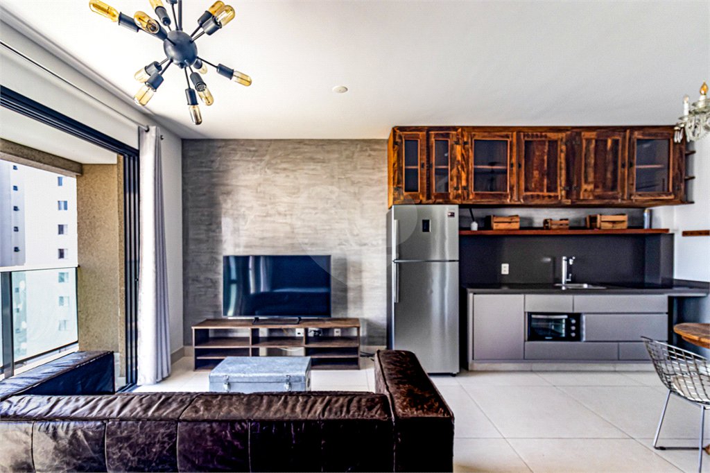 Itaim ! Studio ,muito bem localizado ! vaga de garagem !