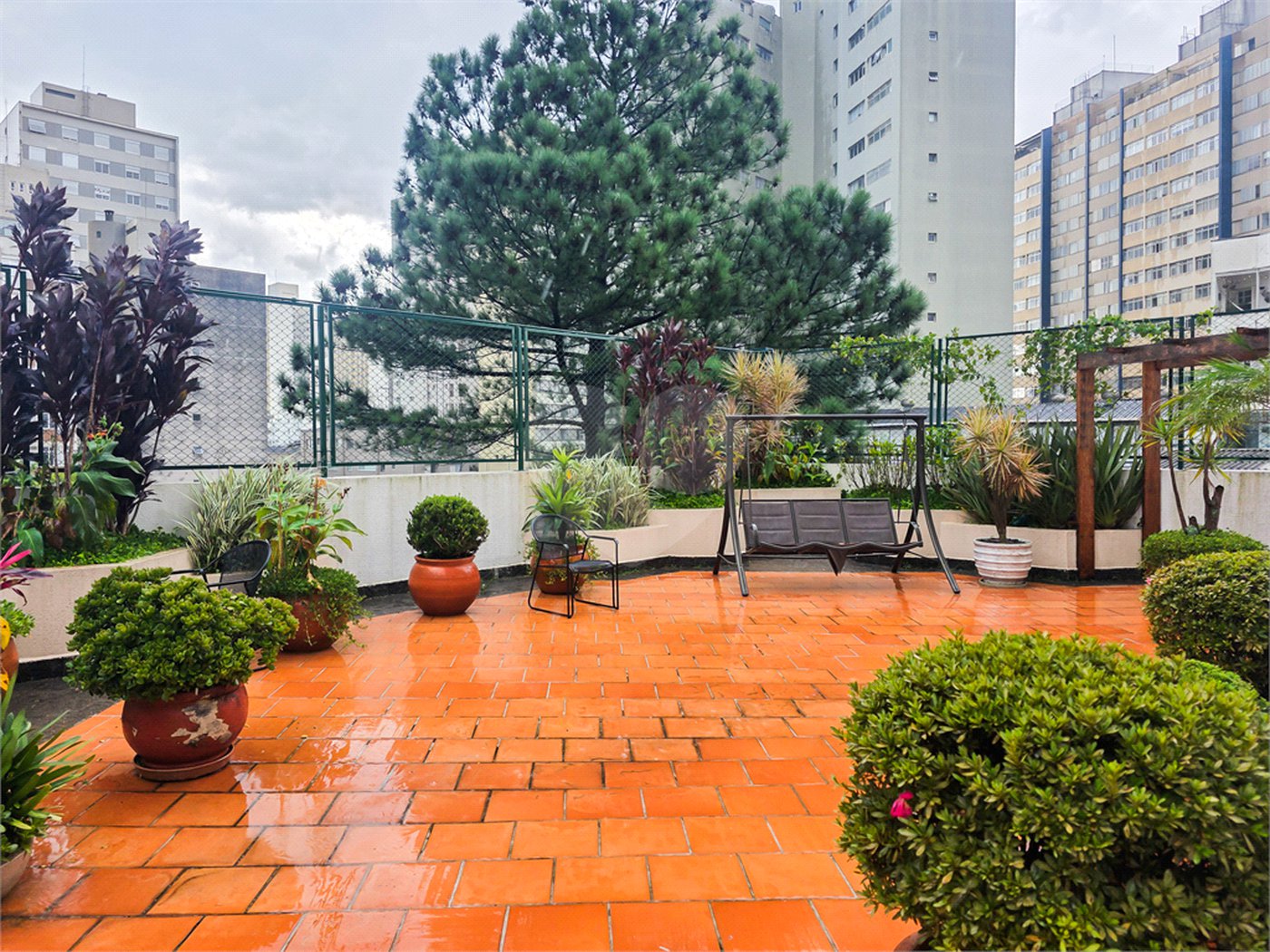 Apartamento - Sumaré - 2 Quartos / Dormitórios - 1 Vaga - Venda / Compra