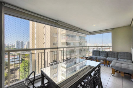 Apartamento à venda com 3 quartos, sendo 1 suíte, em Santo Amaro, São Paulo, SP