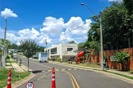 Indaiatuba - Condominio Viena - Terreno com 250 ms - sendo 10 ms de frente por 25,00 ms de fundos - área de lazer completa com academia, churrasqueira, piscina para adultos e crianças, playground e salão de festas.Segurança 24 horas -. Venha conhecer essa incrível oportunidade! R$ 420.000,00