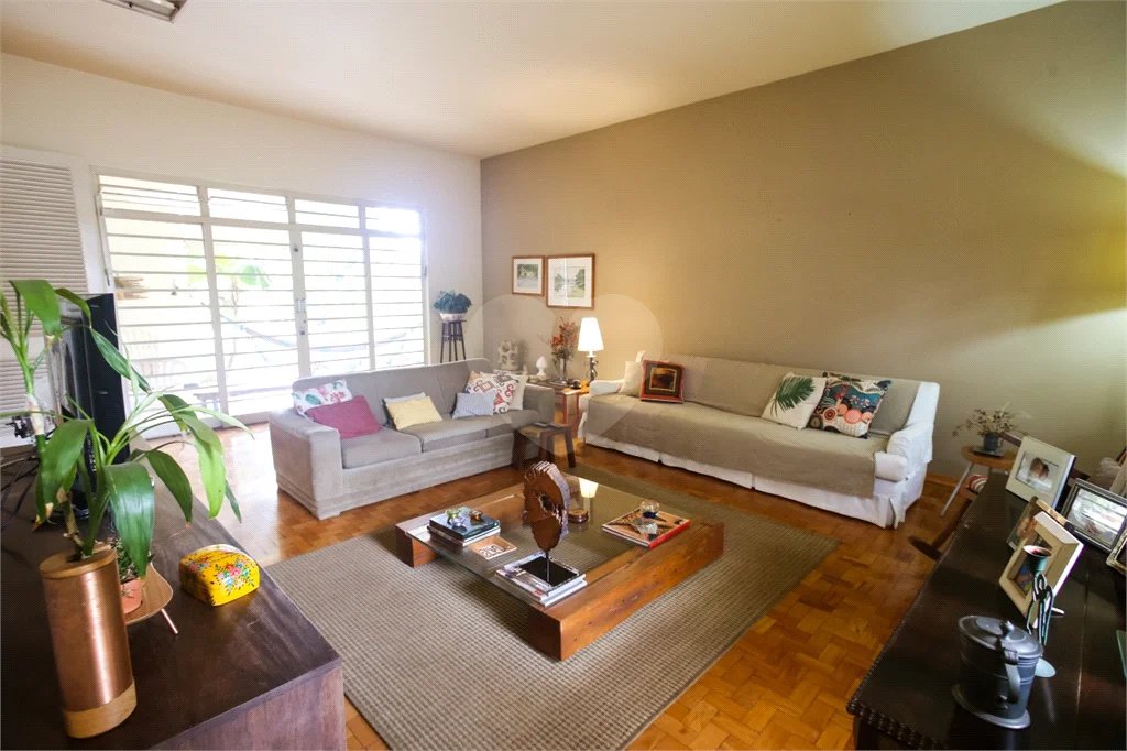 Casa à venda com excelente localização comercial