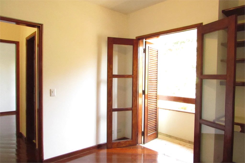 Casa para alugar com 4 quartos, sendo 2 suítes,  em Cidade São Francisco, São Paulo, SP