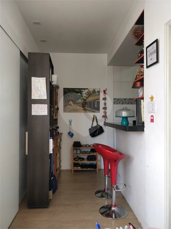Apartamento e Sala Comercial no centro de São Paulo.