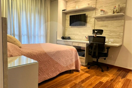 Apartamento de 176 m2 com 4 dormitórios sendo 3 suítes com 3 vagsa Condomínio Dolce Vita Avenida Lacerda Franco ,Cambuci -São Paulo