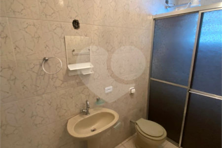 Casa Térrea com 3 dormitórios, sendo 2 suítes.