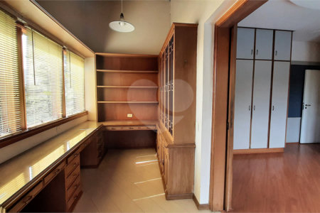 Casa Térrea à venda com 4 quartos, sendo 2 suítes, em Chácara Monte Alegre, São Paulo, SP