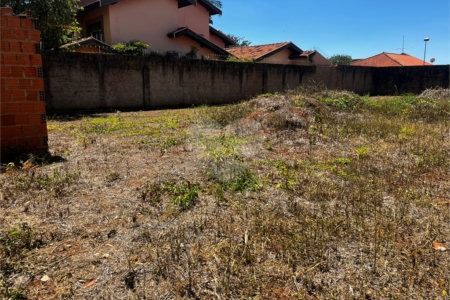 Terreno com 586,00 m² á Venda.