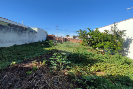 Terreno à Venda em São Carlos, no bairro Nossa Senhora de Fátima