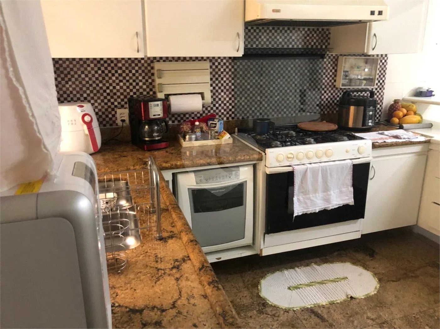 Sobrado com 363m² à venda no Alto da Moóca - 3 suítes e 6 vagas.