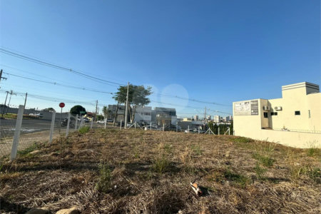 Terreno à venda em Jardim Esplanada - SP