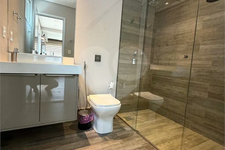 Casa de alto padrão em condomínio exclusivo com 4 suítes