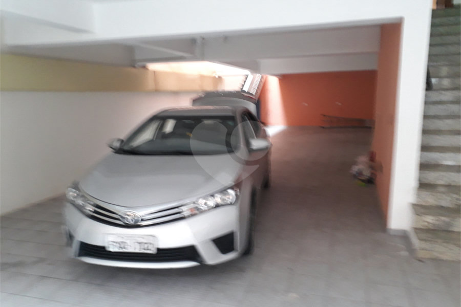 Mansão em condomínio, com 6 suites, e vagas para 15 autos....