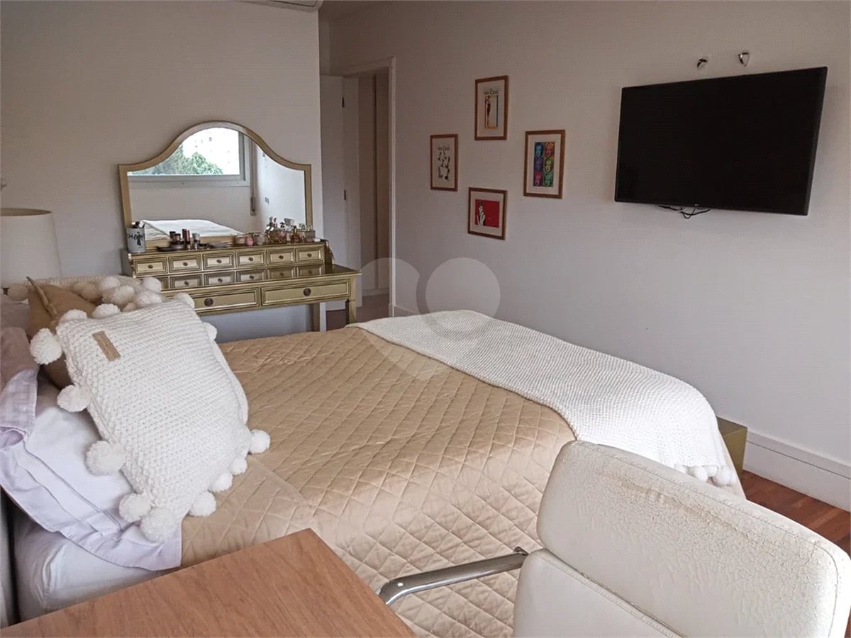 Apartamento à venda com 3 quartos, sendo 1 suíte, em Higienópolis, São Paulo, SP