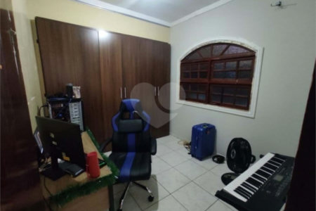 CASA A VENDA NO BAIRRO NOVO HORIZONTE COM 200M², 4 DORMITÓRIOS, 2 BANHEIROS, 2 VAGAS, SJC
