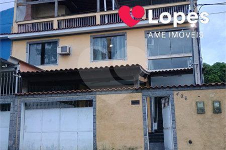 Casa triplex em Bangu próximo ao Shopping de Bangu