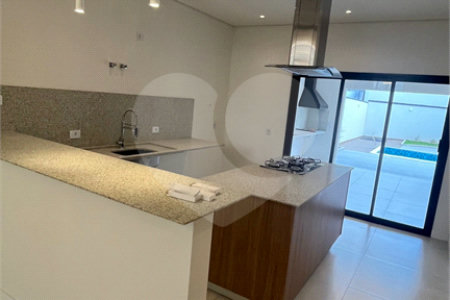 Casa Terrea com 3 suítes a Venda em Atibaia