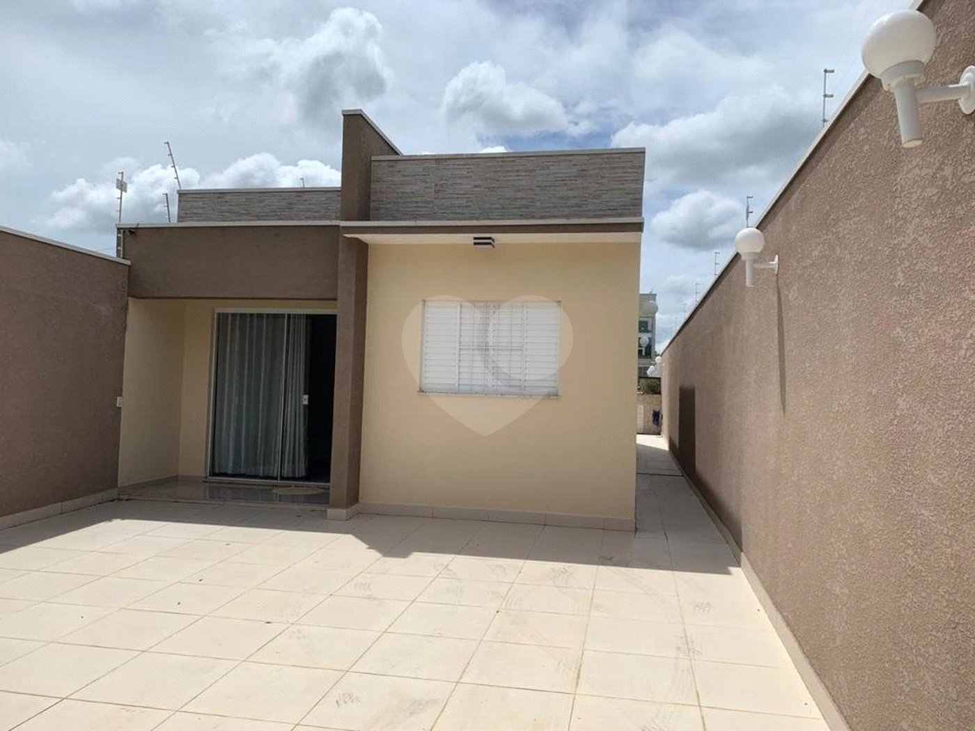 Linda casa Mobiliada e com piscina - Nova Cerejeiras - Atibaia