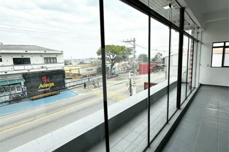 Galpão com 250m² , 4 vagas , para locação em Itaquera.