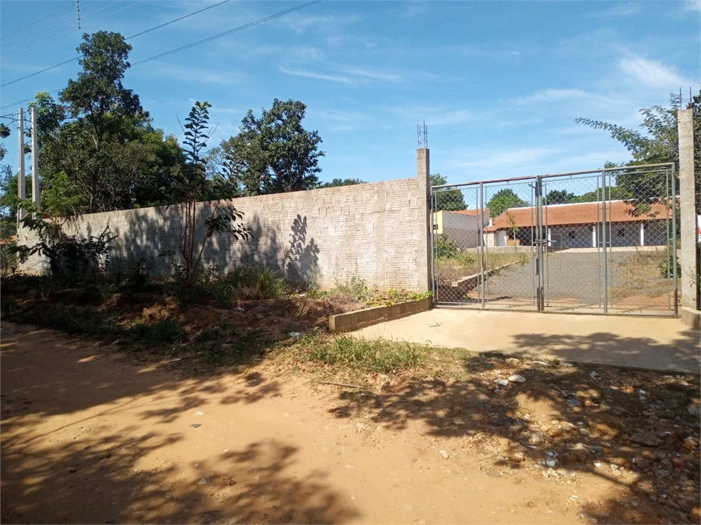 Maravilhosa chácara no Aracê de Santo Antonio recém construída, com uma construção de 230m²