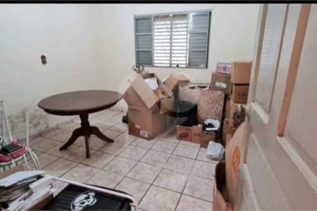 Casa térrea para venda em Descalvado/SP.
