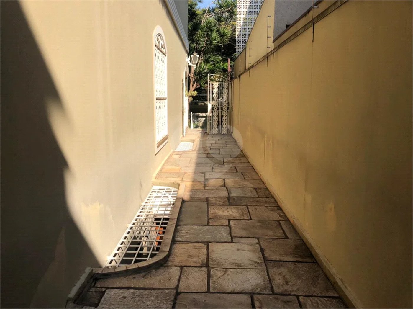 Sobrado com 363m² à venda no Alto da Moóca - 3 suítes e 6 vagas.