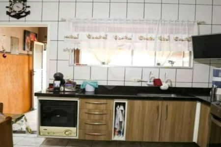 Casa com 120m² , 4 dormitórios , sendo 1 suíte , 3 vagas de garagem , à venda no Jabaquara.