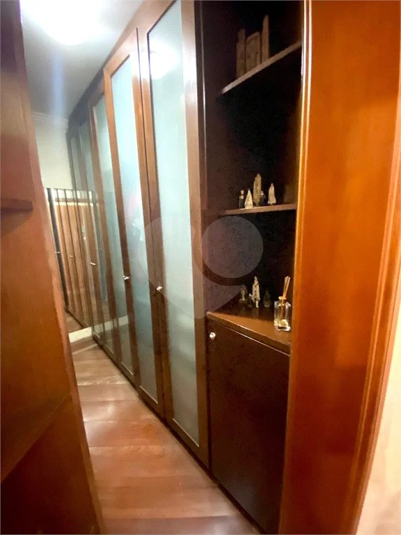 Sobrado 4 suítes, piscina e 6 vagas de garagem na Vila Lúcia