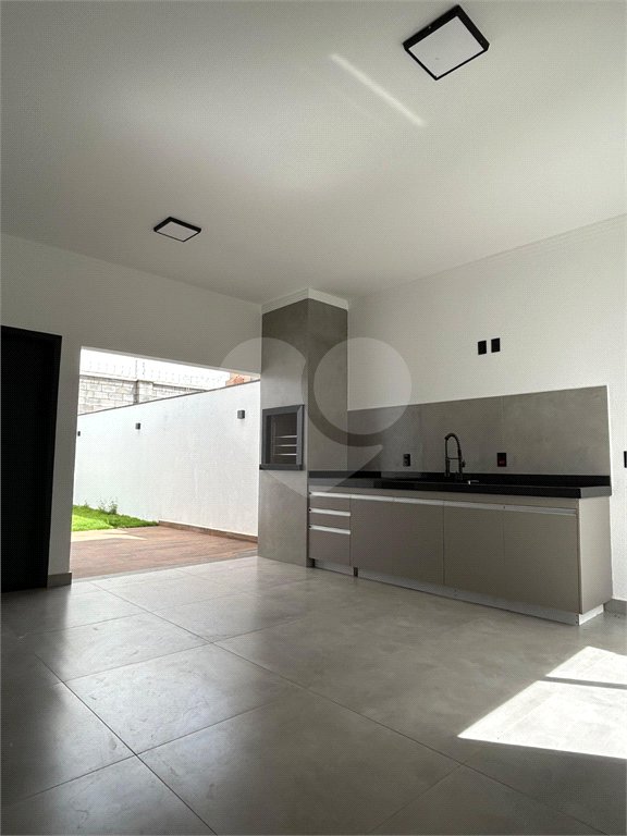 Casa térrea 3 quartos 1 suíte no residencial Terra dos Buritis