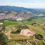 Terrenos a partir 300 metros em condomínio fechado e pronto para construir, aceita financiamento