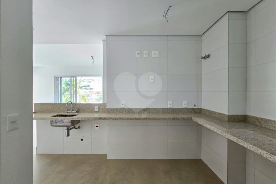 Apartamento à venda com 3 quartos, sendo 1 suíte, em Riviera de São Lourenço, Bertioga, SP