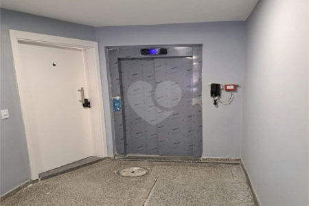 Studio de 35m2 à venda reformado com varanda na Vila Clementino