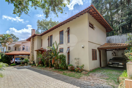 Casa à venda com 3 suítes no condomínio Canumá, São Paulo - SP