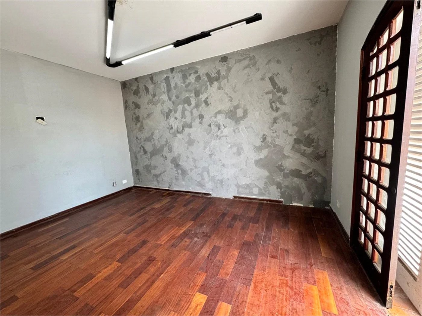 Sobrado Residencial e Comercial em Área Nobre de Piracicaba, para venda e locação.