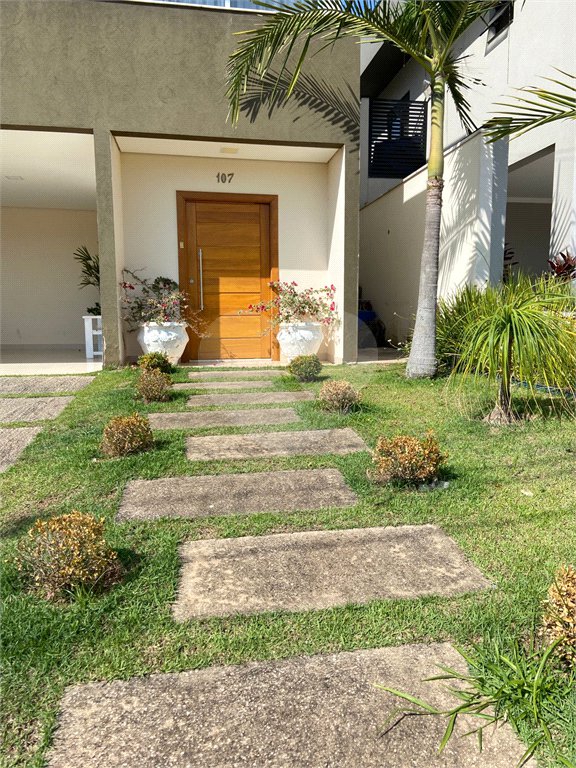 Linda casa Condomínio Santa Isabel I