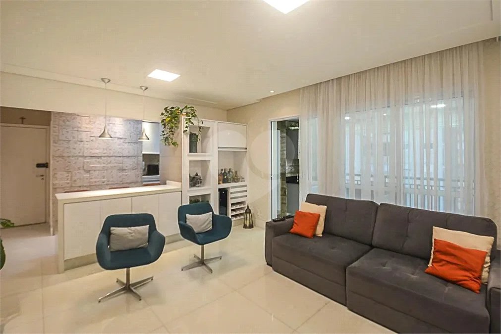 Espaço, conforto e uma localização privilegiada fazem deste apartamento mobiliado no Baeta Neves, em São Bernardo do Campo, uma excelente opção para seu novo lar. Com 118 m², três dormitórios e quatro banheiros, o imóvel oferece ambientes amplos para acomodar a família e receber amigos com comodidad