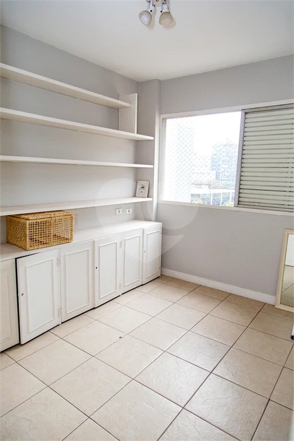 Apartamento 100M2 com 3 dormitórios sendo 1 suíte no melhor do Jardins