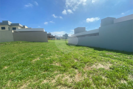 Lote no Condomínio Village Damha IV