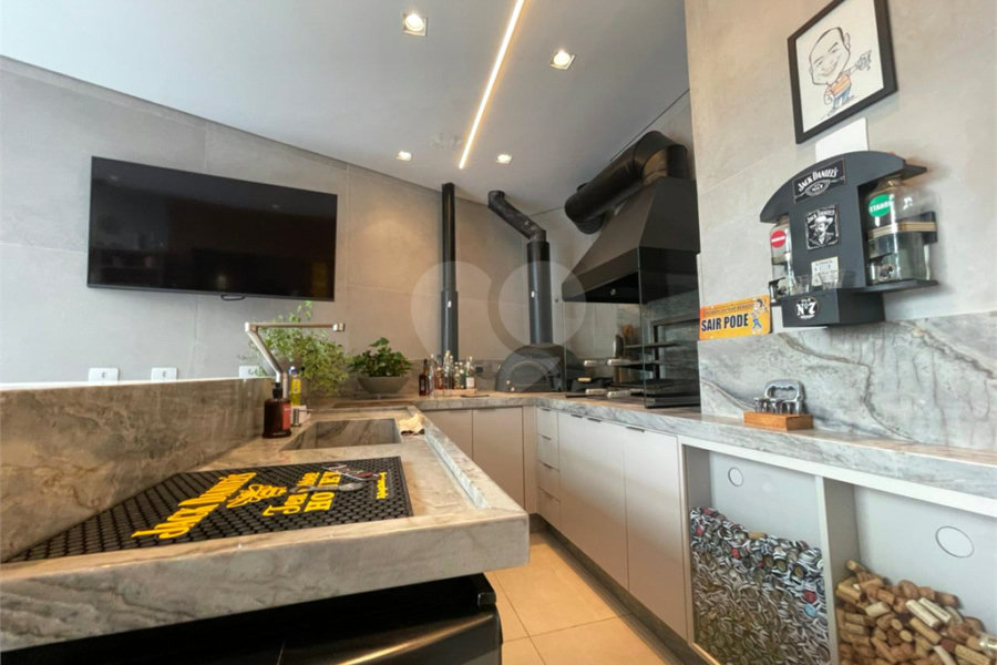 Casa com 4 quartos em condomínio fechado com piscina